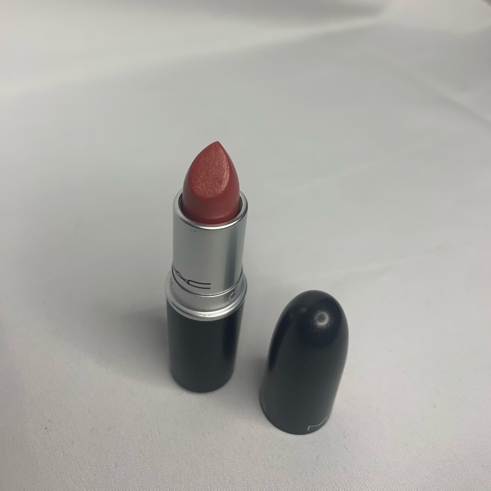 MAC ON HOLD LIPSTICK